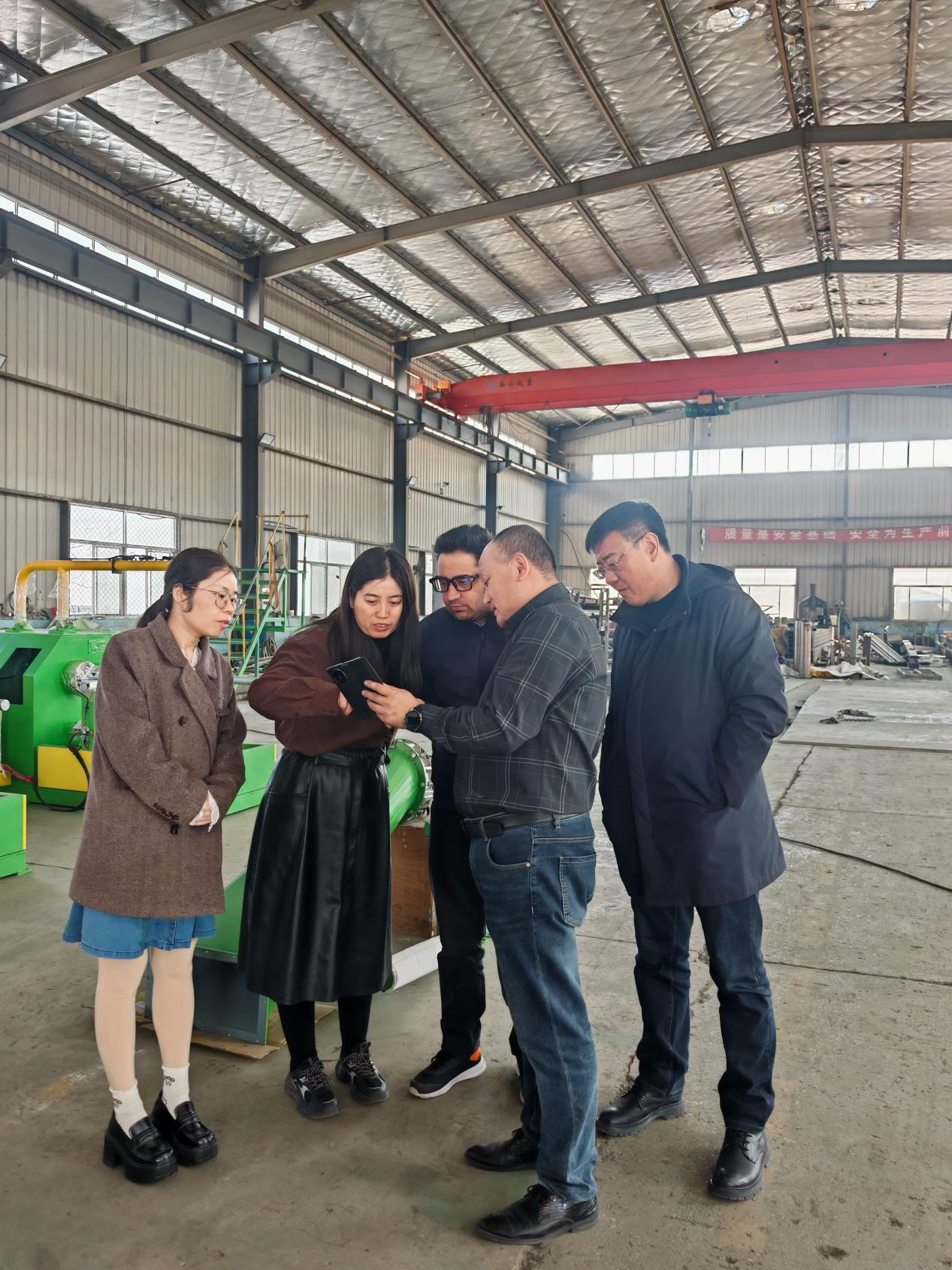 Tham gia tay để tạo ra một tương lai huy hoàng trong ngành công nghiệp máy móc lốp xe - cho các đối tác và bạn bè Ấn Độ của chúng tôi từ tất cả các lĩnh vực